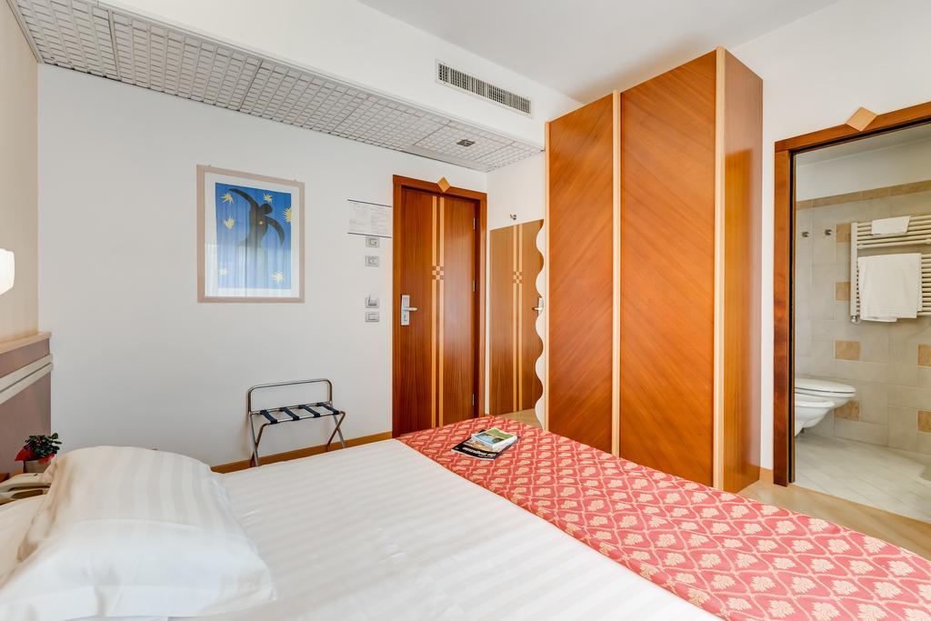 Hotel Europa Beach Village Giulianova Room photo