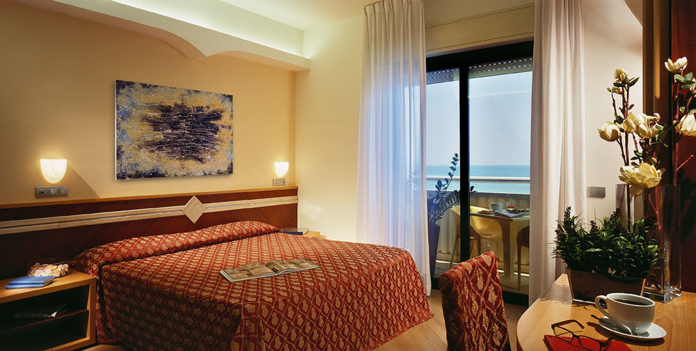 Hotel Europa Beach Village Giulianova Exterior photo
