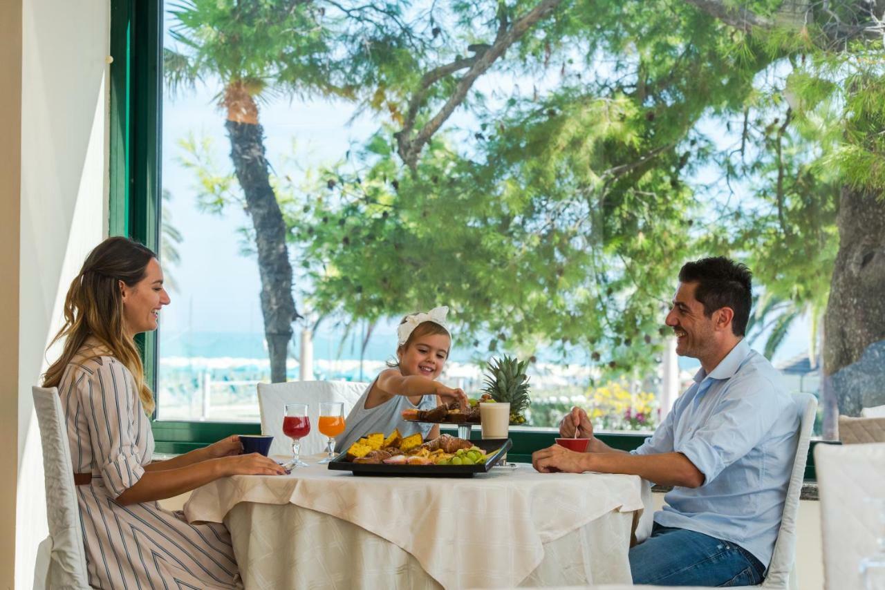 Hotel Europa Beach Village Giulianova Exterior photo
